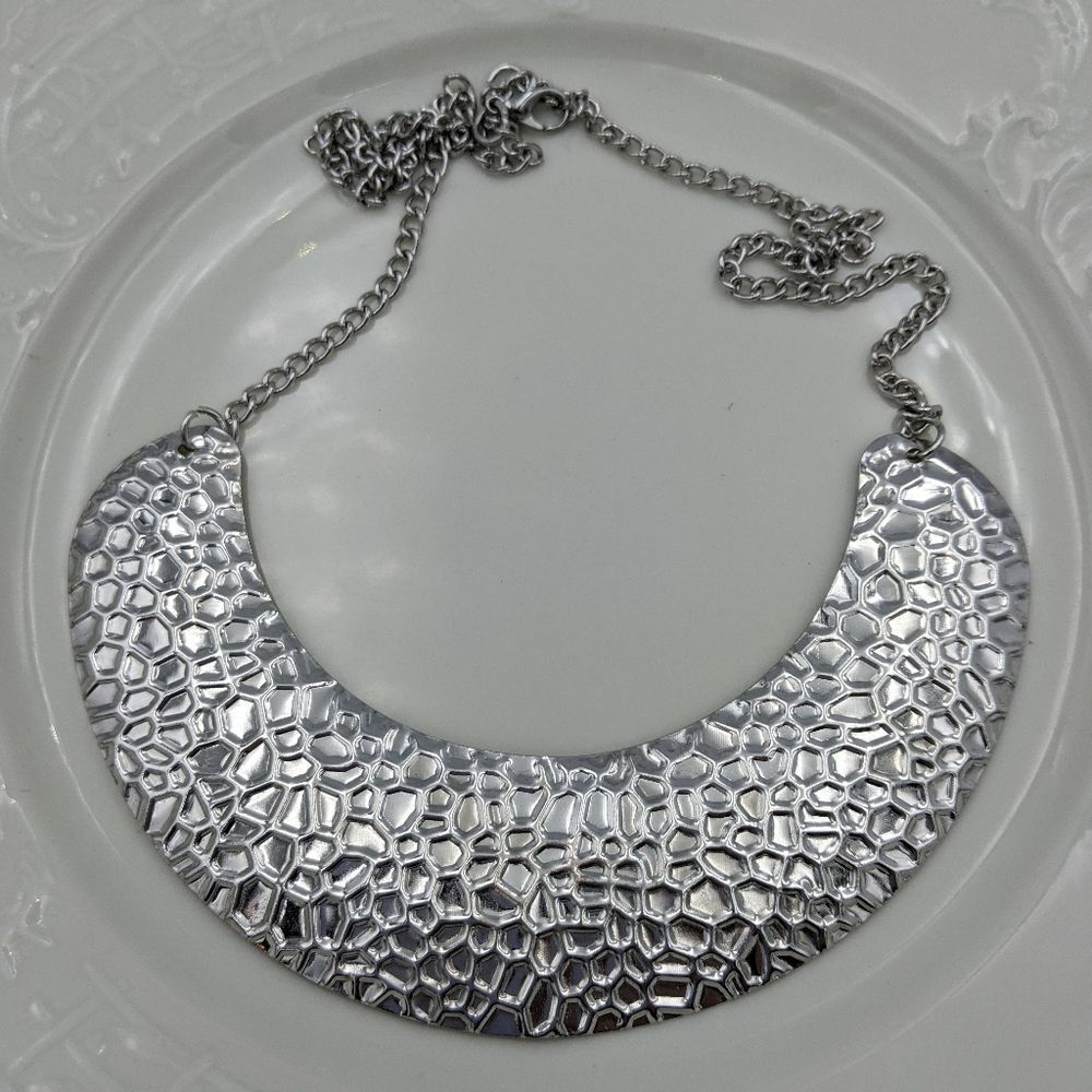 ✨ 3 for 25 ✨ Silver Tone Crescent Moon Necklace